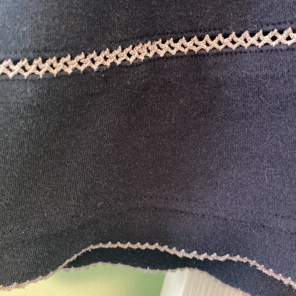 Liz Claiborne navy tee with lace trim classic comfy - Picture 4 of 4